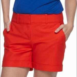 Super cute orange shorts!